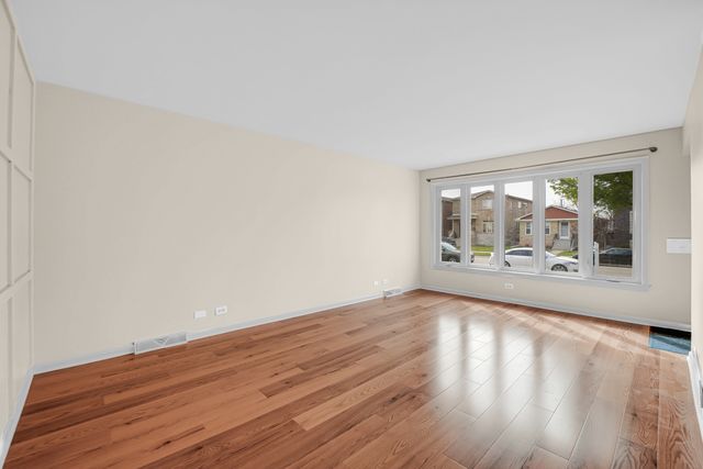 7520 W Carmen Avenue, Harwood Heights, IL 60706