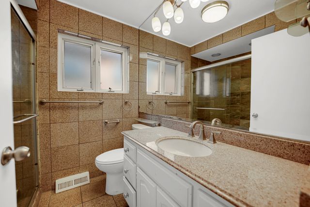 7520 W Carmen Avenue, Harwood Heights, IL 60706