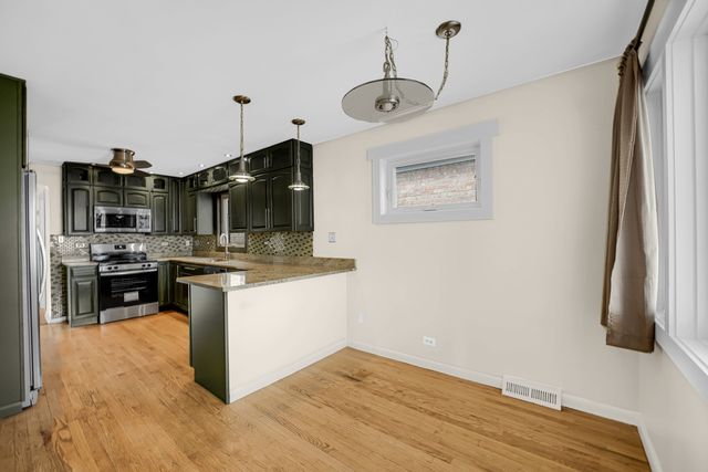 7520 W Carmen Avenue, Harwood Heights, IL 60706