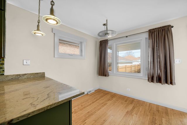 7520 W Carmen Avenue, Harwood Heights, IL 60706