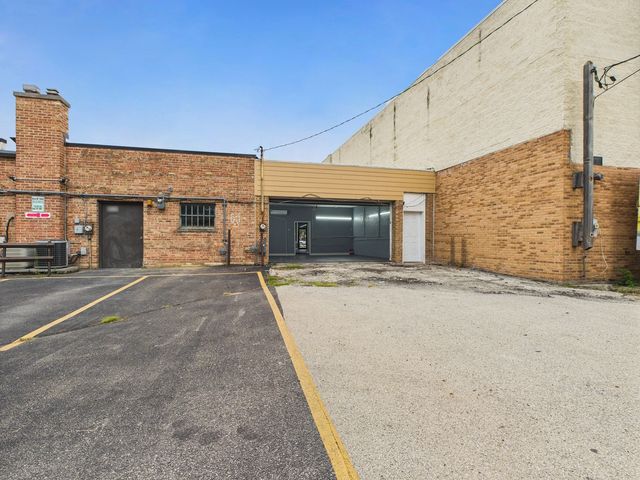 8113 N Milwaukee Avenue, Niles, IL 60714