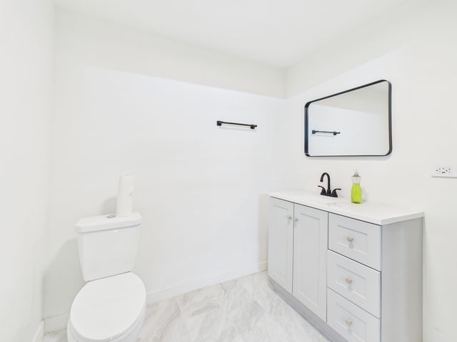 8113 N Milwaukee Avenue, Niles, IL 60714