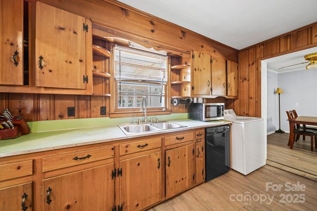 1703 E Perry Street, Gastonia, NC 28054