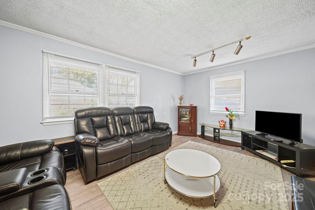 1703 E Perry Street, Gastonia, NC 28054