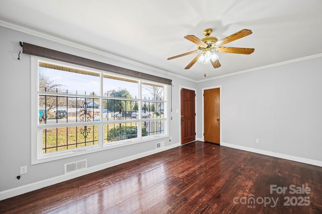 1703 E Perry Street, Gastonia, NC 28054