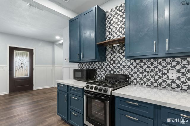 104 S WALNUT STREET, Holliday, TX 76366