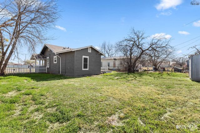 104 S WALNUT STREET, Holliday, TX 76366