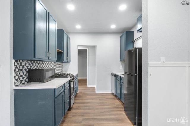 104 S WALNUT STREET, Holliday, TX 76366