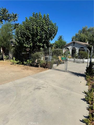 174 E 11th, Perris, CA 92570