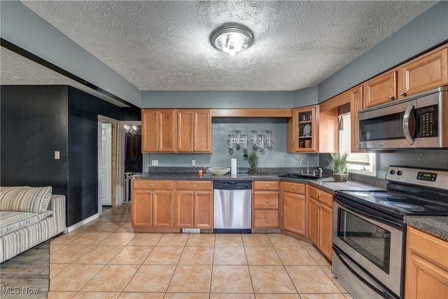 3451 W 98th Street, Cleveland, OH 44102