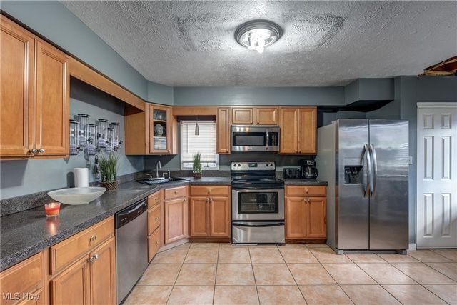 3451 W 98th Street, Cleveland, OH 44102