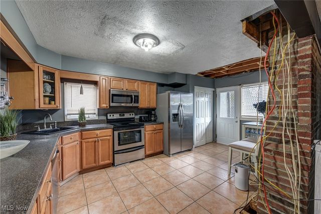 3451 W 98th Street, Cleveland, OH 44102