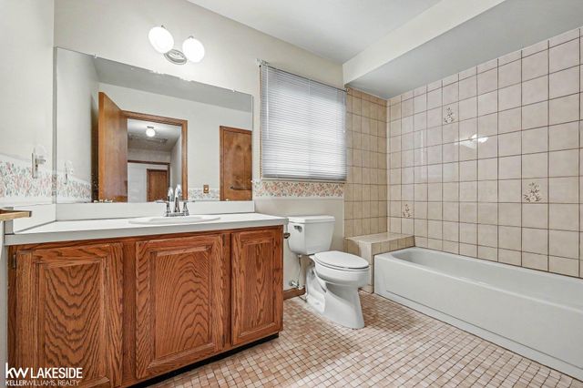 46396 Peach Grove Avenue, Macomb, MI 48044
