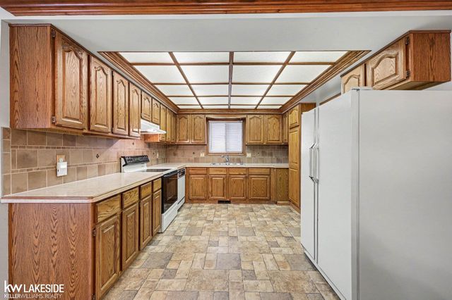 46396 Peach Grove Avenue, Macomb, MI 48044