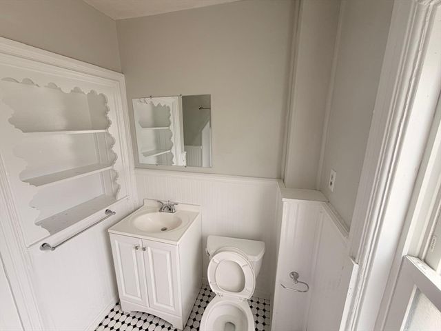 465 High St 2, Dedham, MA 02026