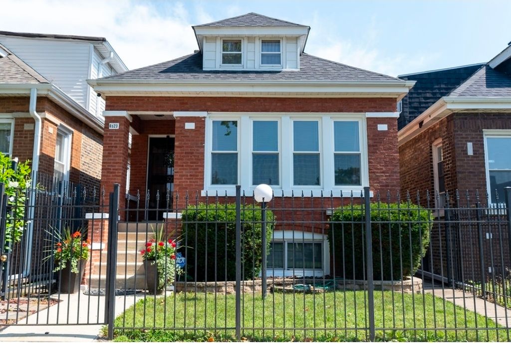 6523 S Fairfield Avenue, Chicago, IL 60629