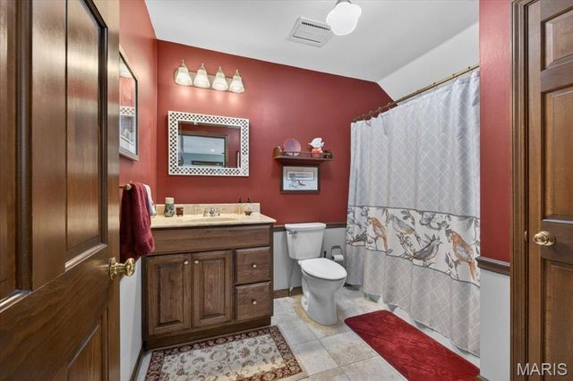 1010 Robert Drive, Godfrey, IL 62035
