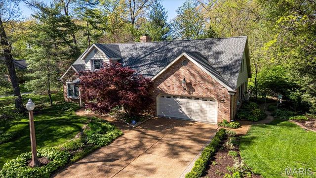 1010 Robert Drive, Godfrey, IL 62035