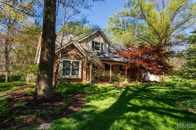 1010 Robert Drive, Godfrey, IL 62035
