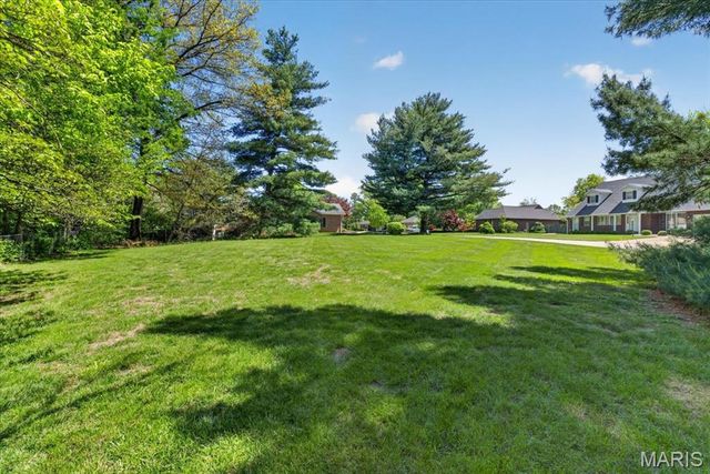1010 Robert Drive, Godfrey, IL 62035