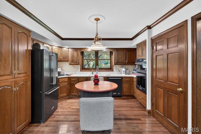 1010 Robert Drive, Godfrey, IL 62035