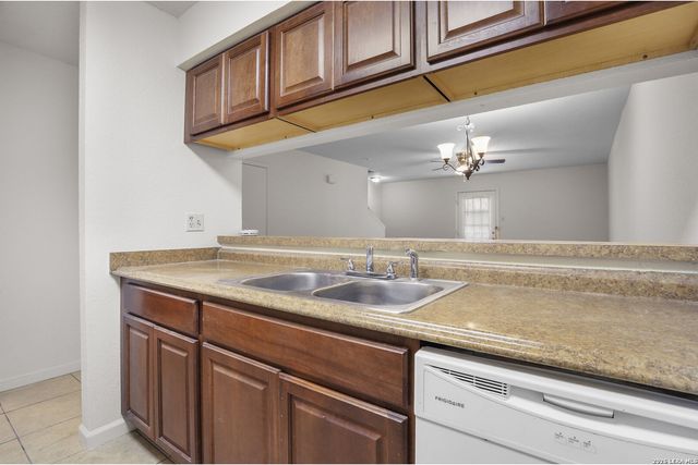 550 Dukeway, Universal City, TX 78148