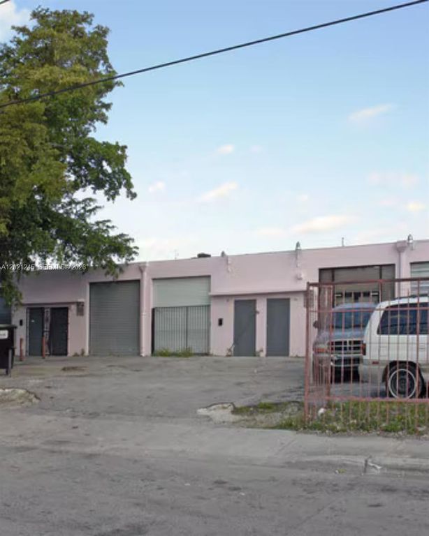1825 NW 21st St, Miami, FL 33142
