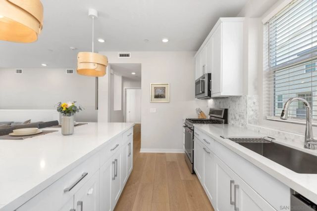 10443 Newbliss Way, San Diego, CA 92126