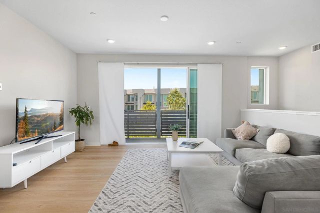 10443 Newbliss Way, San Diego, CA 92126