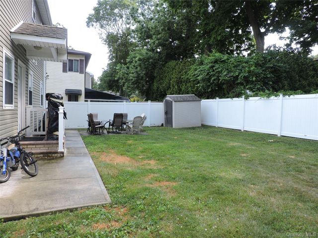 9 Bainbridge Street, Roosevelt, NY 11575