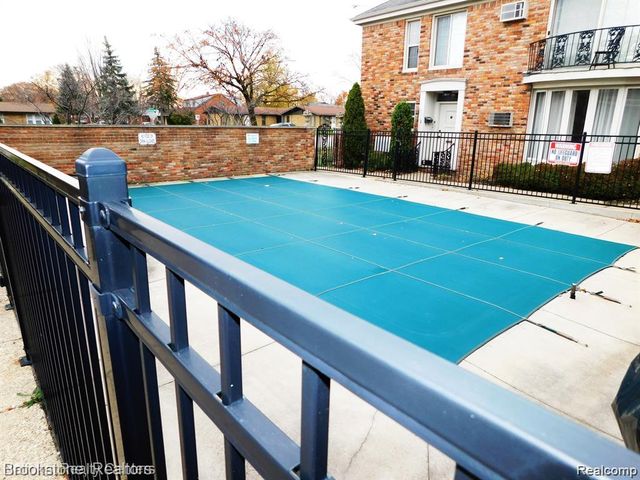 2332 W 14 Mile Road, Royal Oak, MI 48073