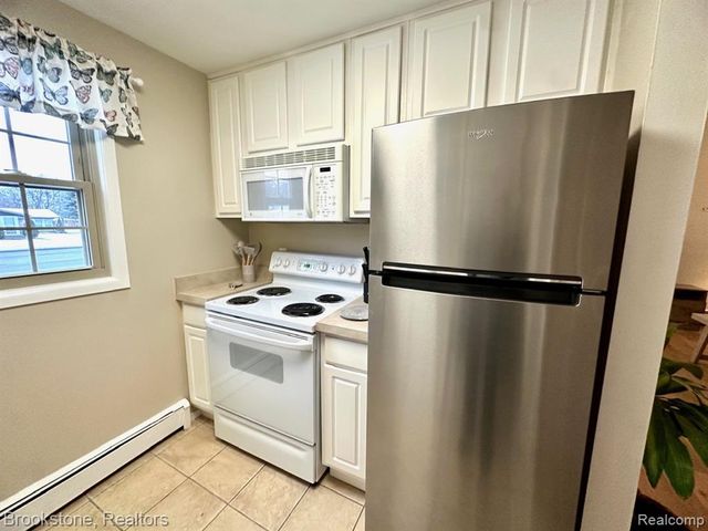 2332 W 14 Mile Road, Royal Oak, MI 48073