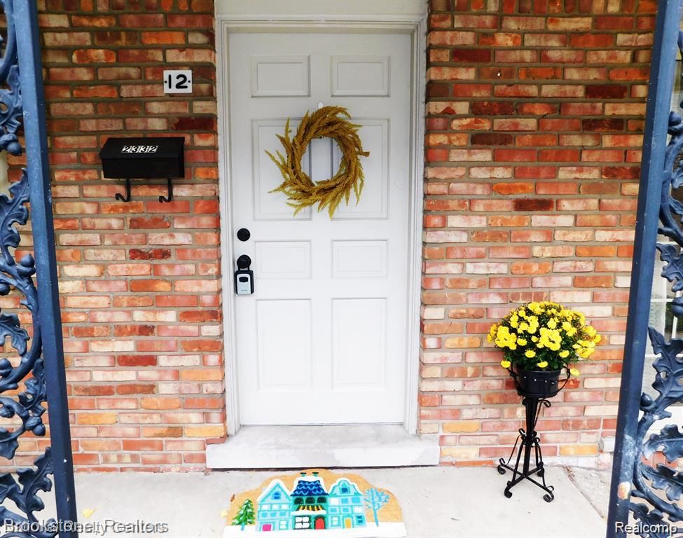 2332 W 14 Mile Road, Royal Oak, MI 48073