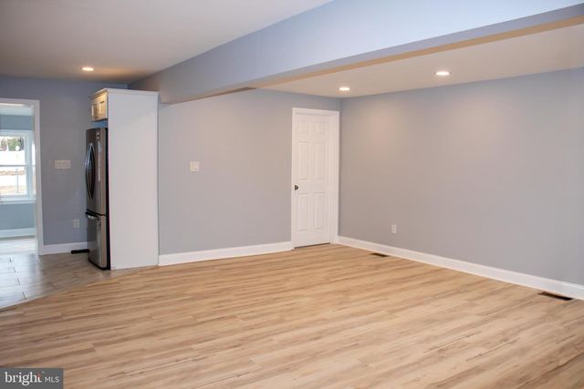 952 COLUMBUS RD, Burlington, NJ 08016