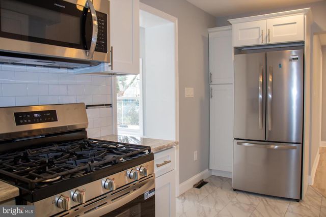 952 COLUMBUS RD, Burlington, NJ 08016