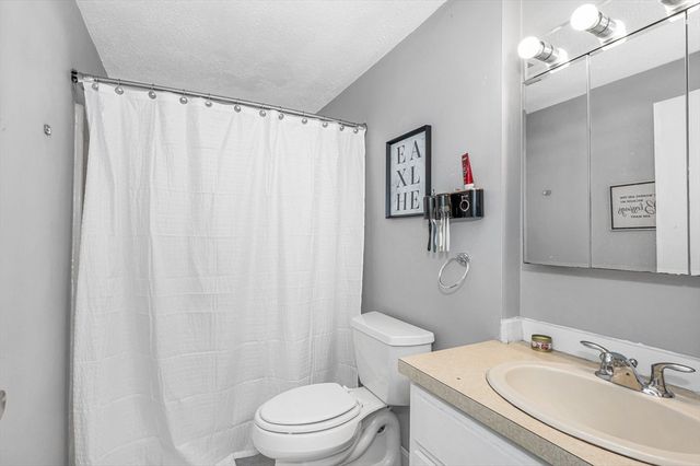 175 Willard St 9, Lowell, MA 01850