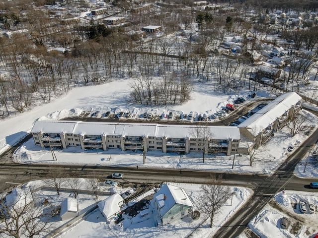 175 Willard St 9, Lowell, MA 01850