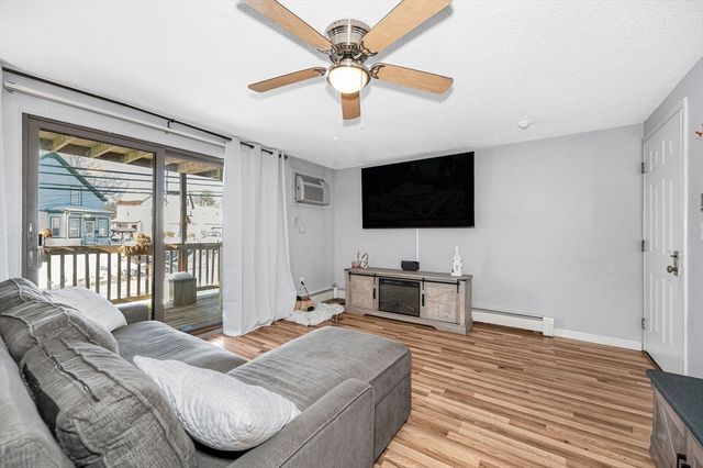 175 Willard St 9, Lowell, MA 01850