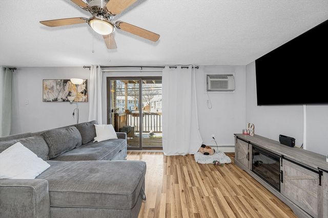 175 Willard St 9, Lowell, MA 01850