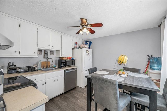 175 Willard St 9, Lowell, MA 01850