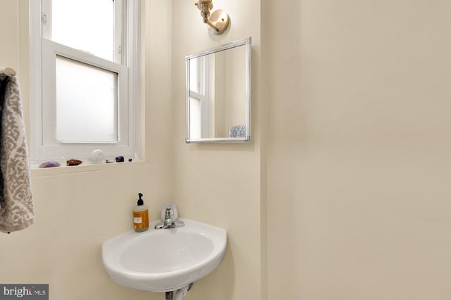 625 KENSINGTON PL NE, Washington, DC 20011