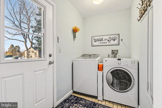 2404 RYE CIRCLE, Mechanicsburg, PA 17055