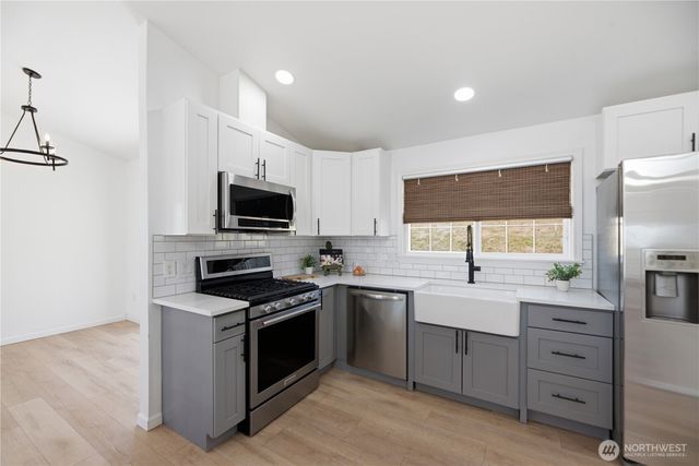 27705 23rd Avenue S, Federal Way, WA 98003