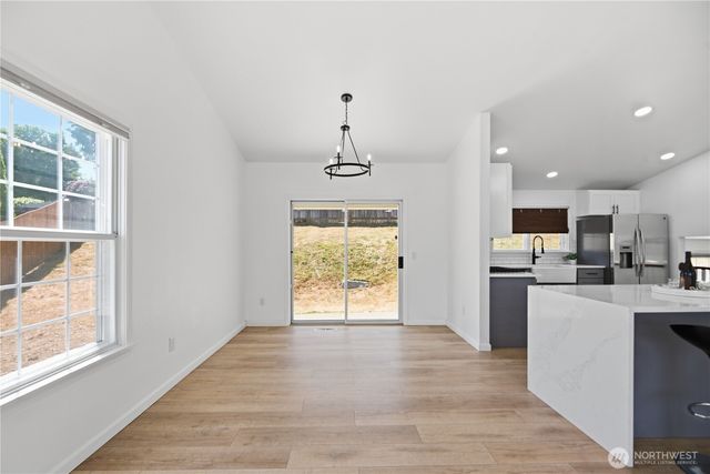 27705 23rd Avenue S, Federal Way, WA 98003