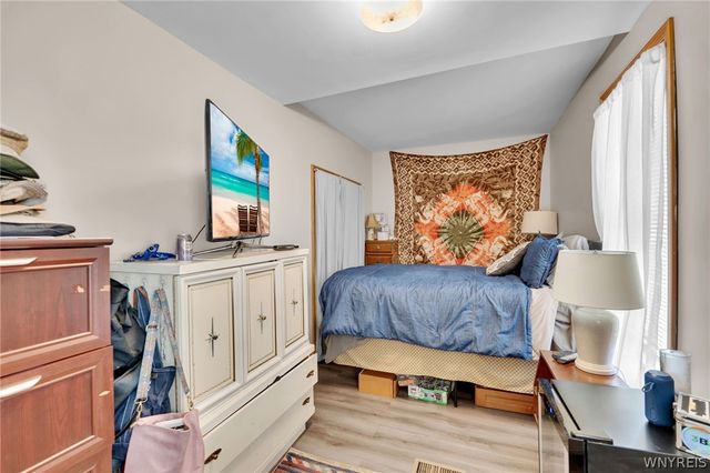 33 Downing Street, Buffalo, NY 14220