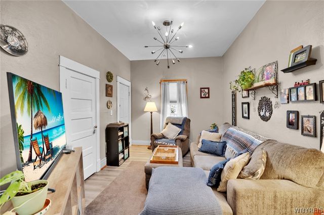 33 Downing Street, Buffalo, NY 14220