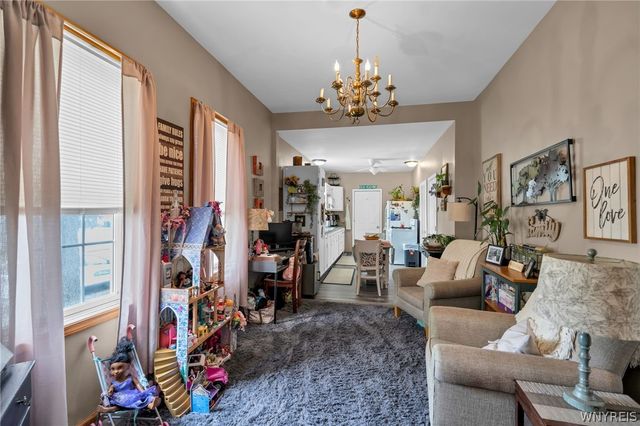 33 Downing Street, Buffalo, NY 14220