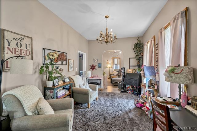 33 Downing Street, Buffalo, NY 14220