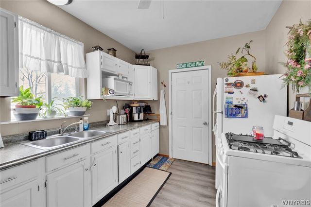 33 Downing Street, Buffalo, NY 14220