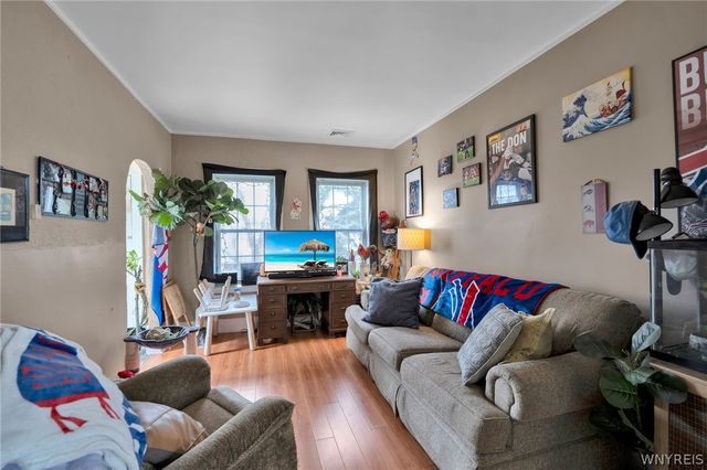 33 Downing Street, Buffalo, NY 14220